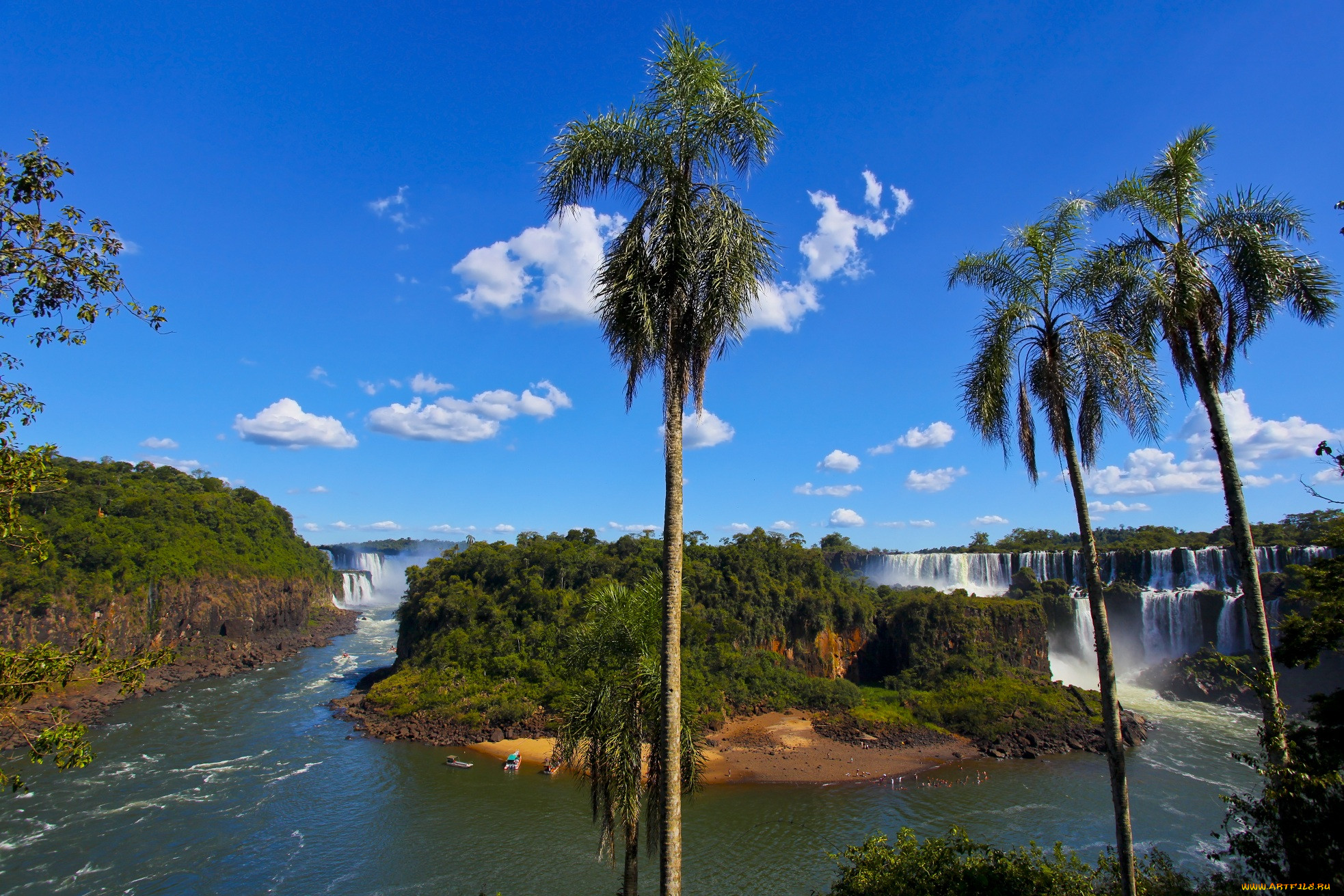 Природные воды бразилии. Река Парана Бразилия. Водопады Игуасу Парагвай. Река Игуасу Бразилия. Река Игуасу Аргентина.